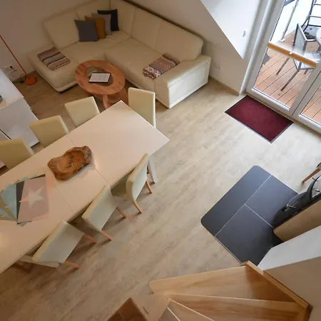 Triftweg 10 *